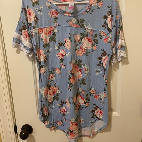 floral short sleeve shirt! - Picture 1 of 4